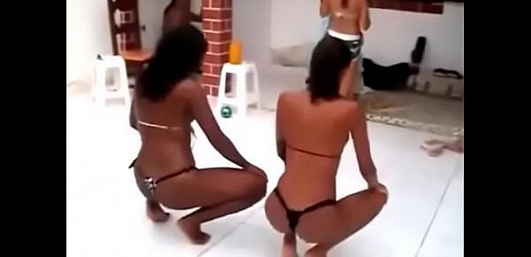  2 Amazing Girls Dancing Ass